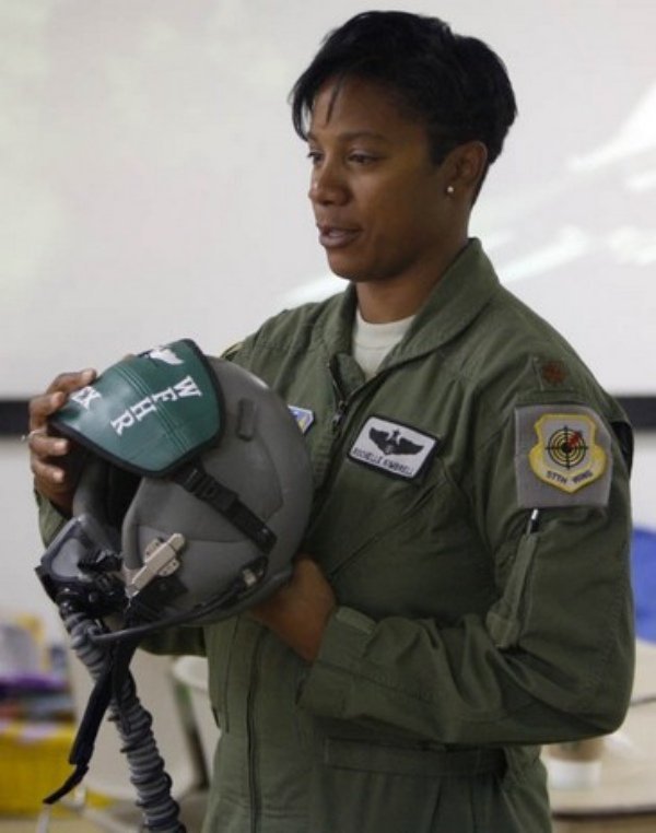 Shawna Kimbrell: the first female African-American fighter pilot